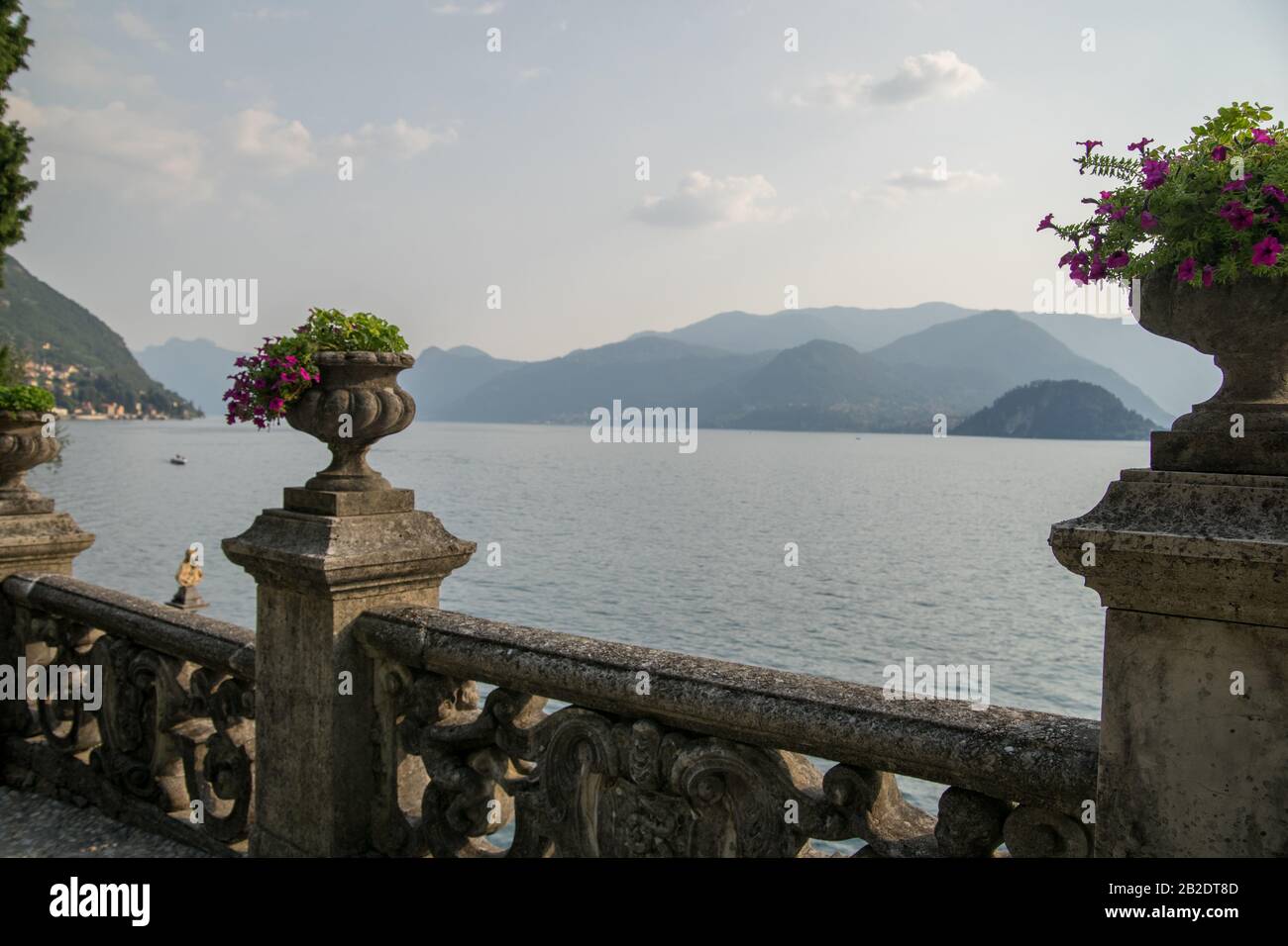 Summer vacation in Como lake villa park and garden Stock Photo Alamy