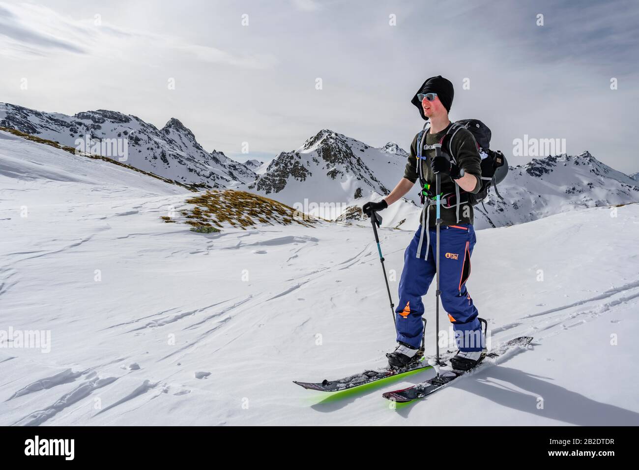 Ski tourers in the snow, in the back Tarn Valley heads, Wattentaler Lizum, Tux Alps, Tyrol, Austria Stock Photo