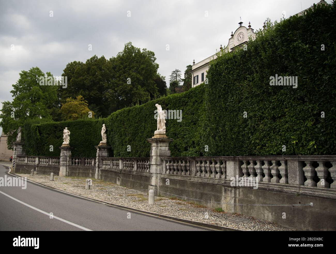 Summer vacation in Como lake villa park and garden Stock Photo Alamy