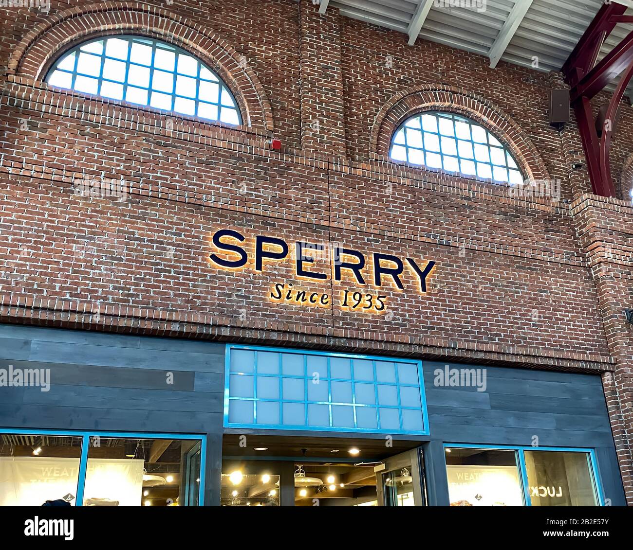 sperry top sider store