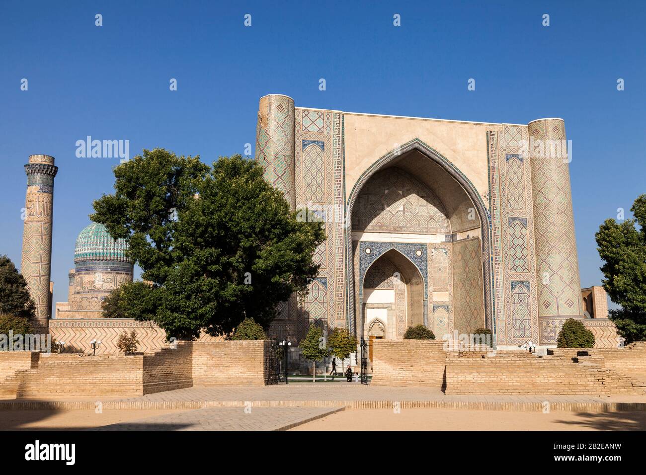 Main entrance facade, Bibi Khanym Mosque, Bibi Khanum mosque, Samarkand ...