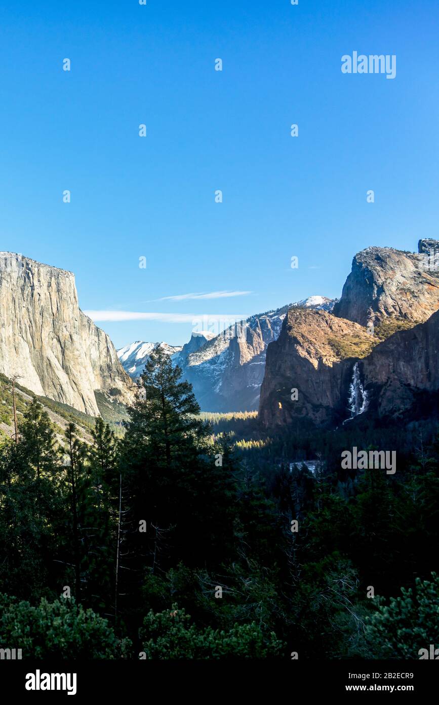 Yosemite National Park Valley, El Capitan and Bridalveil Fallfrom Tunnel View in December 2019, Mariposa County, Western Sierra Nevada mountains, Cali Stock Photo