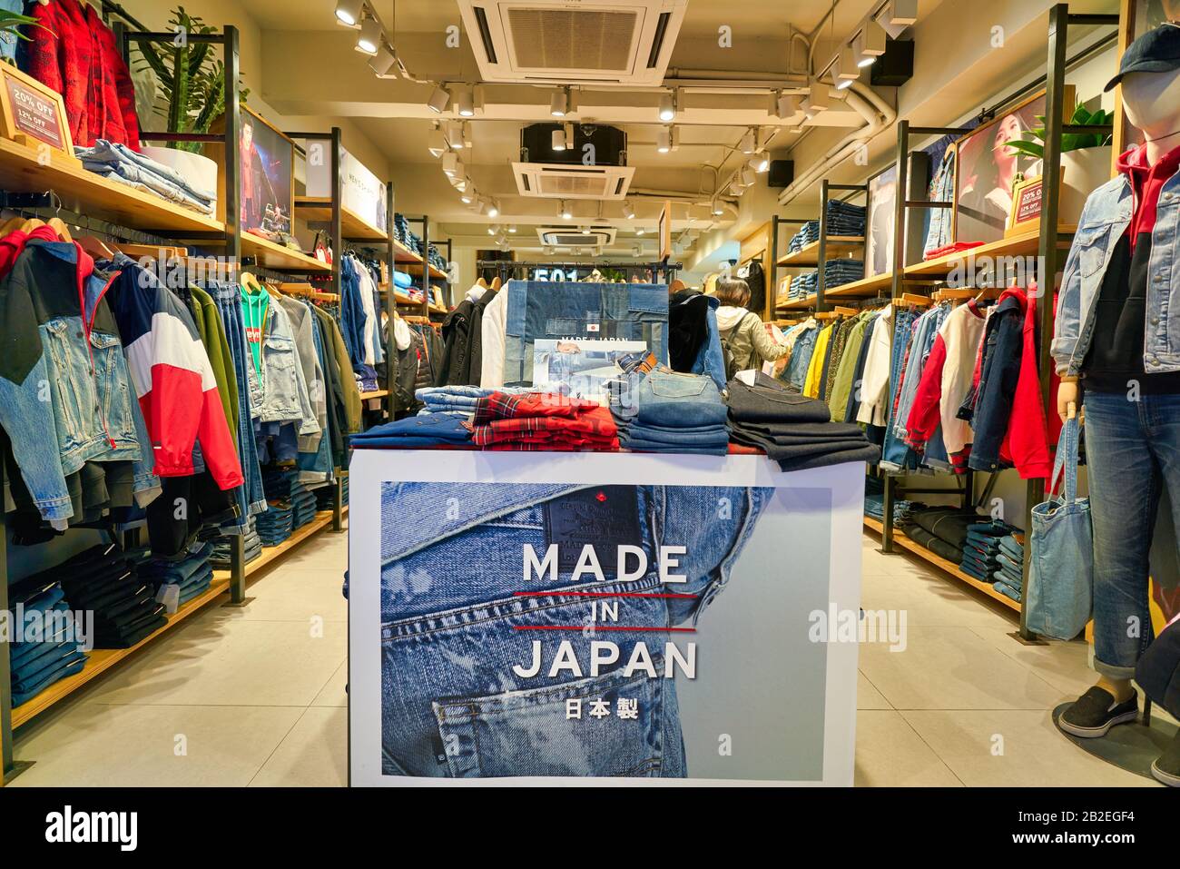 Page 4 - Levi's Jeans Shop High Resolution Stock Photography and Images -  Alamy