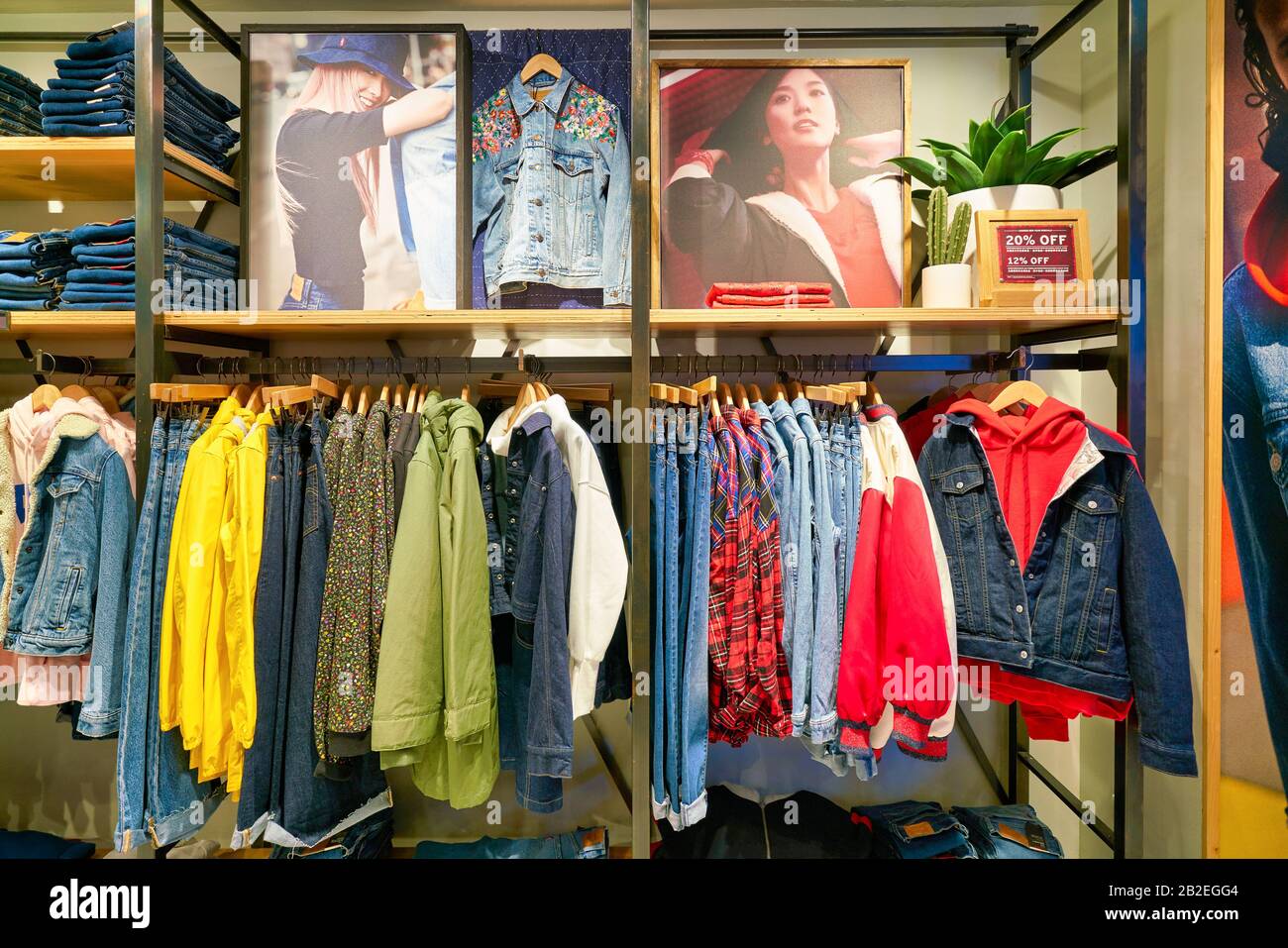 Levis+outlet+store hi-res stock photography and images - Page 3 - Alamy