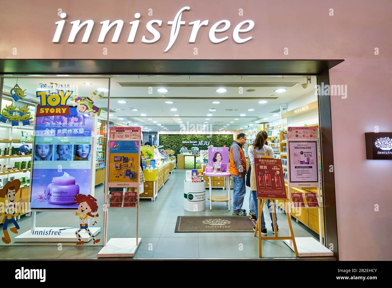HONG KONG, CHINA - CIRCA JANUARY, 2019: entrance to an Innisfree store in  Hong Kong. Innisfree is a South Korean cosmetics brand owned by Amore  Pacifi Stock Photo - Alamy