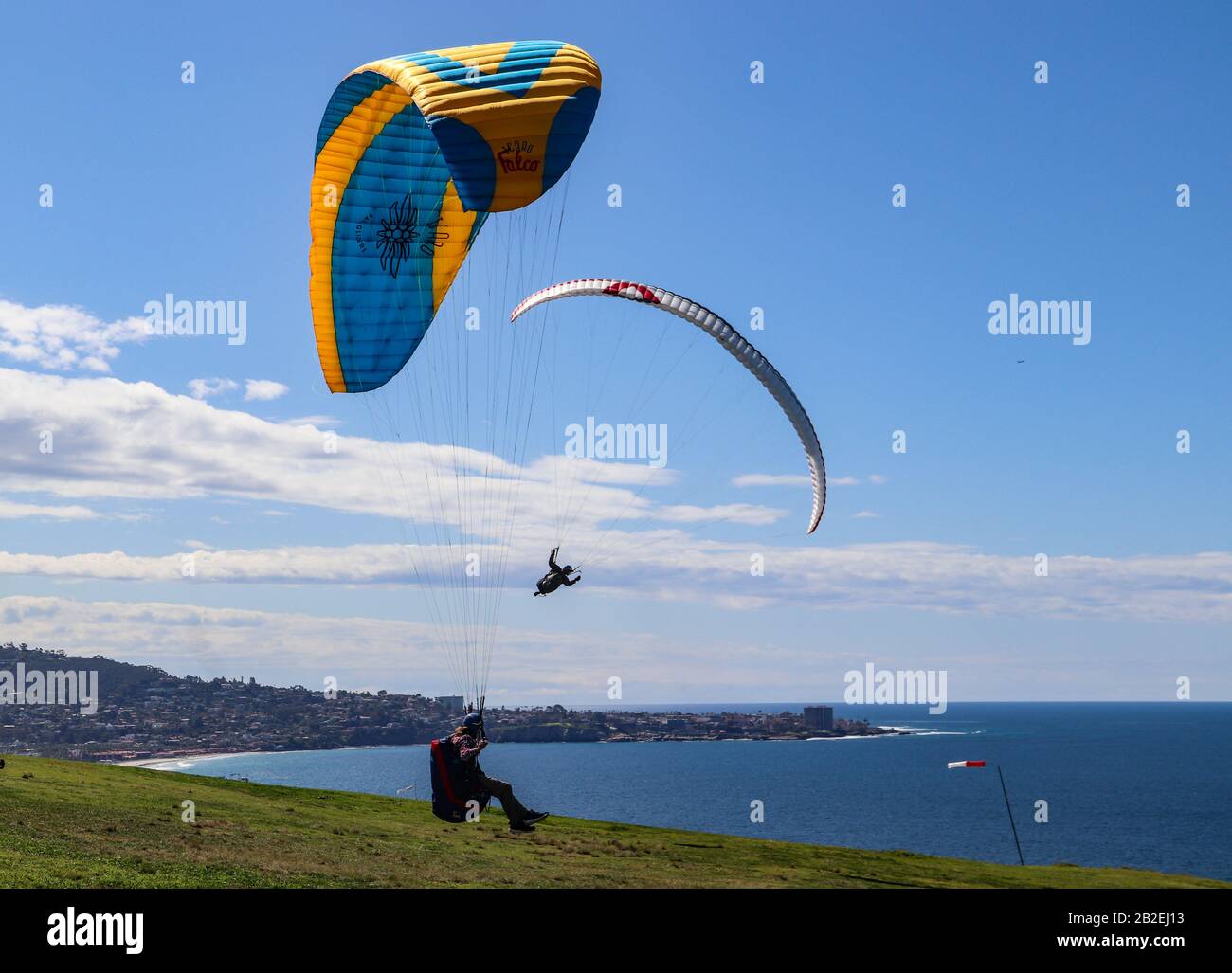 Cliffs of the torrey pines gliderport hi-res stock photography and ...