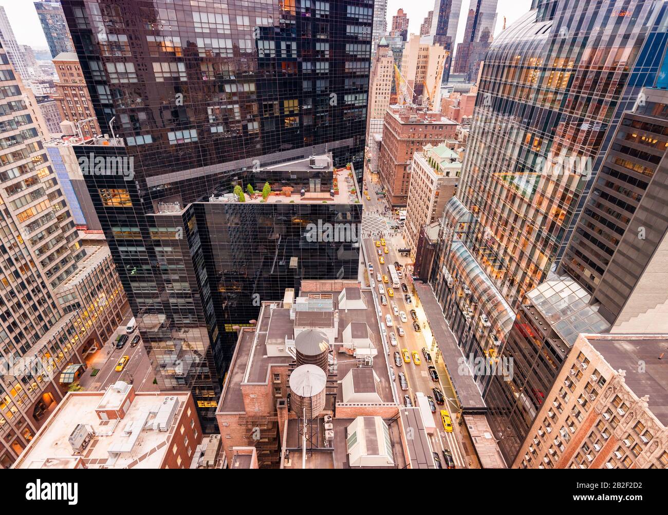 New york skyline rooftop garden hi-res stock photography and images - Alamy