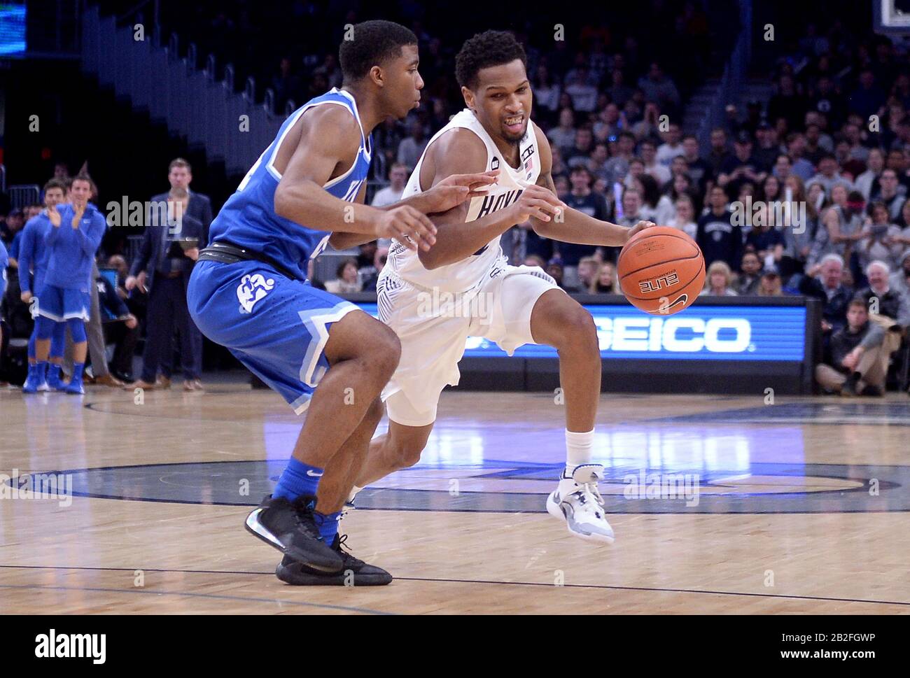 Bulldogs Gordon Hayward scores a last-second shot to win the over the  Musketeers. Butler wins 69-68 over Xavier.(20) Gordon Hayward. (Credit  Image: © Mike Taylor/Southcreek Global/ZUMApress.com Stock Photo - Alamy