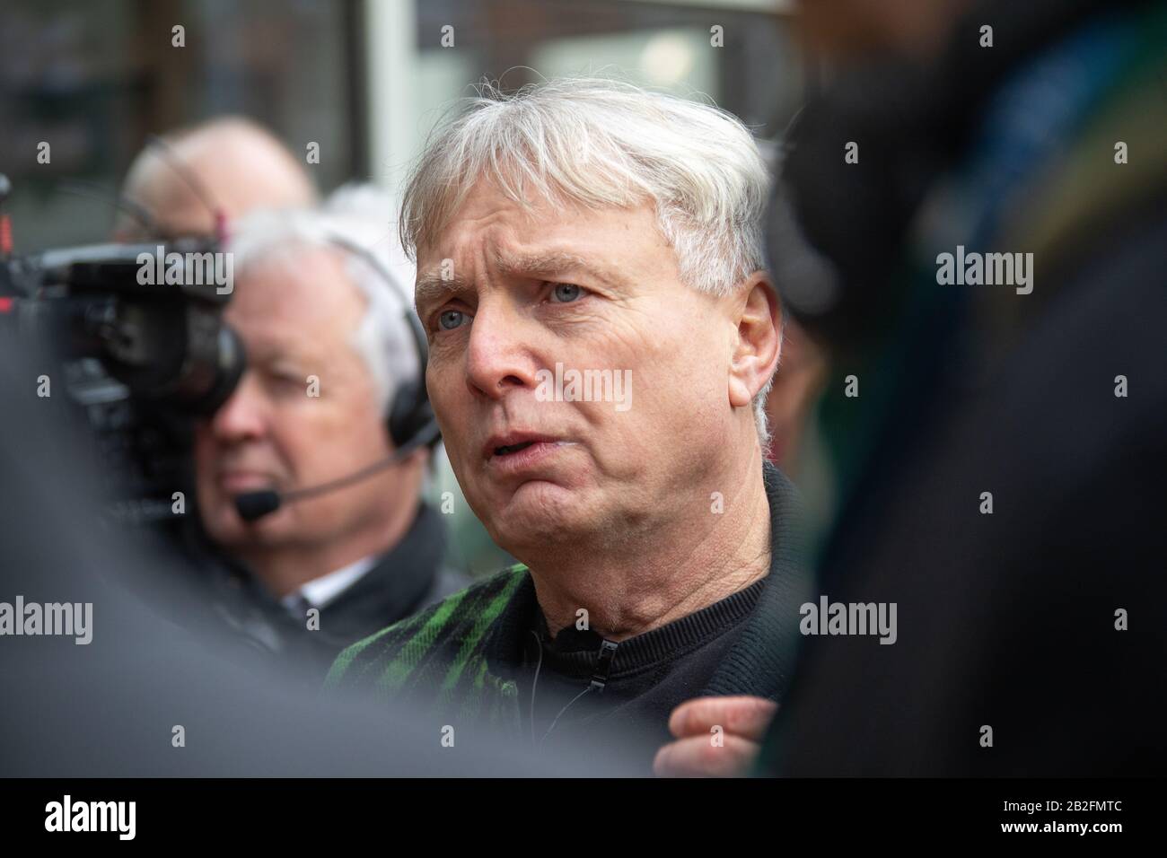 Danish MP Uffe Elbæk witdraws as political leader of the party Alternativet, which he founded. Press meeting held on the street. Stock Photo