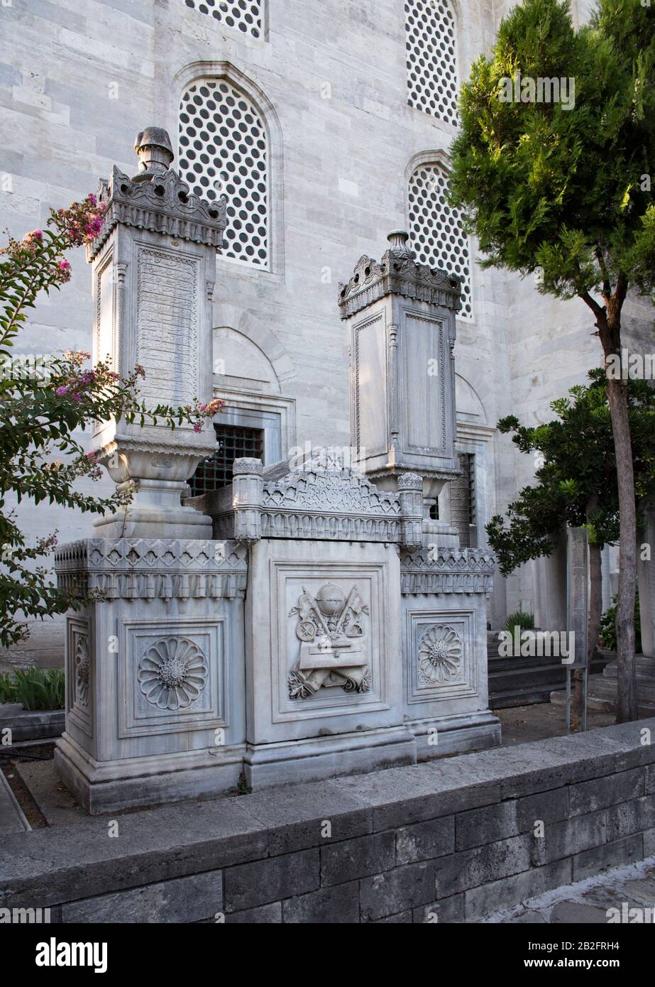The tomb of Seraskier Huseyin Avni Pasha, at Suleymaniye Mosque's rear garden, Istanbul, Turkey Stock Photo