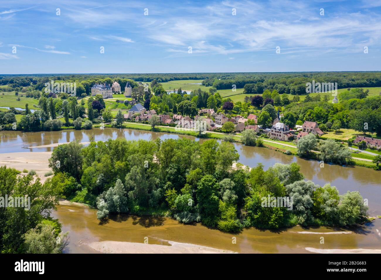 France, Cher, Apremont sur Allier, labelled Les Plus Beaux Villages de France (The Most Beautiful Villages of France), village, castle and the Allier Stock Photo