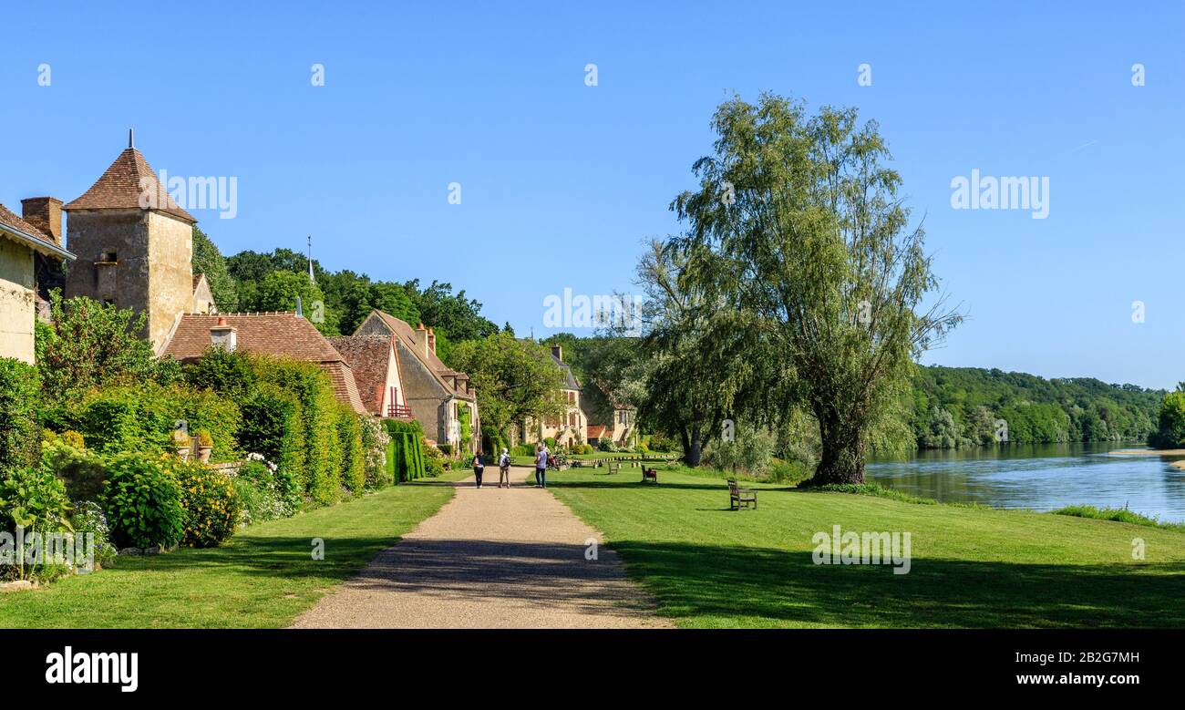 France, Cher, Apremont sur Allier, labelled Les Plus Beaux Villages de France (The Most Beautiful Villages of France), street and houses along the All Stock Photo