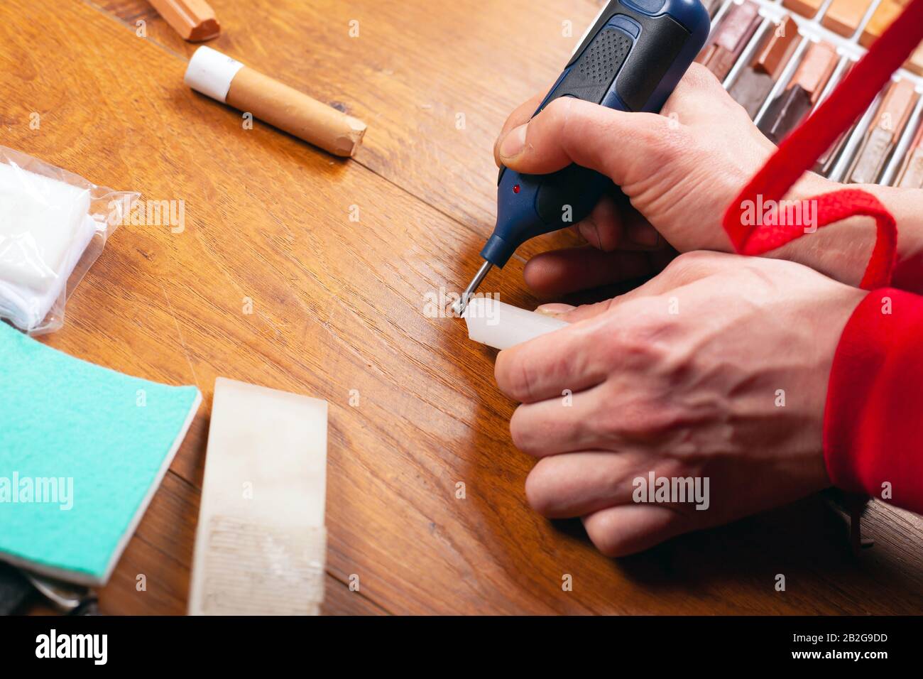 elimination of defects, chips, scratches in the laminate flooring. parquet restoration. Stock Photo