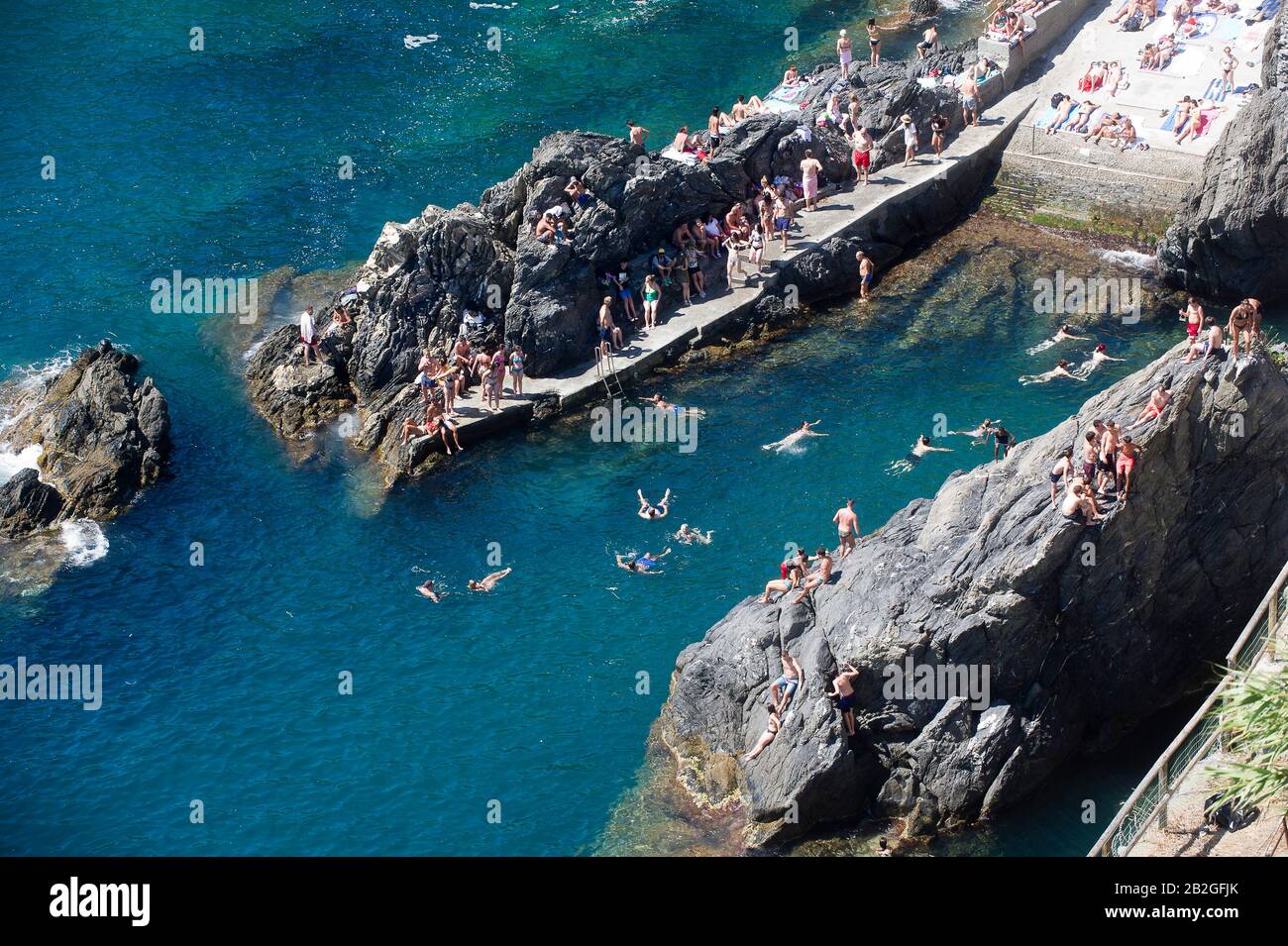 Manarola overlooks the sea in the province of La Spezia, is in the natural park of the Cinque Terre in Liguria, in north-western Italy. It is on the UNESCO World Heritage List Stock Photo