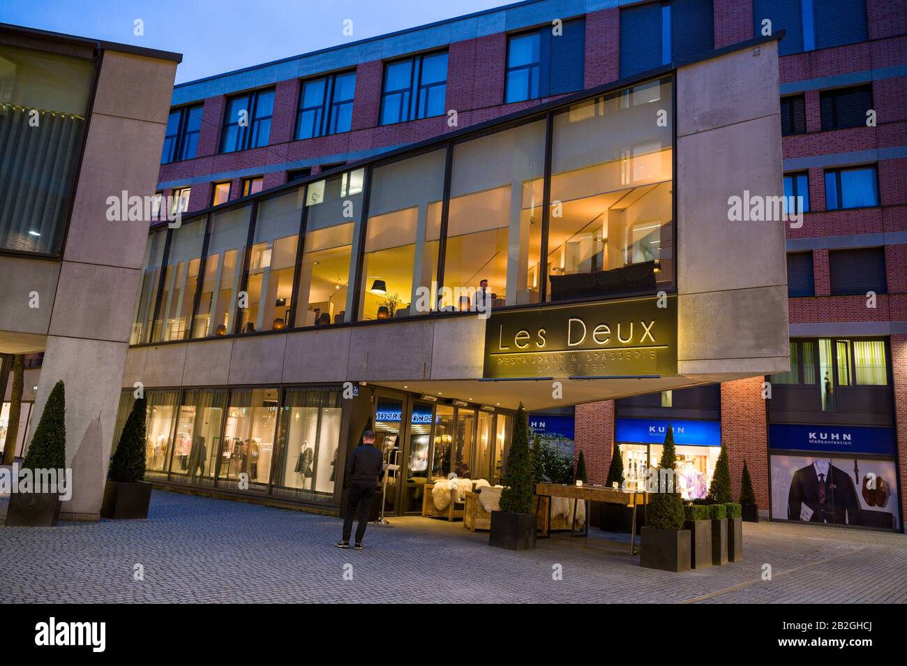 Munich, Germany. 02nd Mar, 2020. The restaurant Les Deux. The Munich restaurant 'Les Deux' and the 'Obendorfer's Eisvogel' in Neunburg vorm Wald (Schwandorf district) can be happy about a new Michelin star this year, which now receives two out of three possible stars in the new 'Guide'. Credit: Peter Kneffel/dpa/Alamy Live News Stock Photo