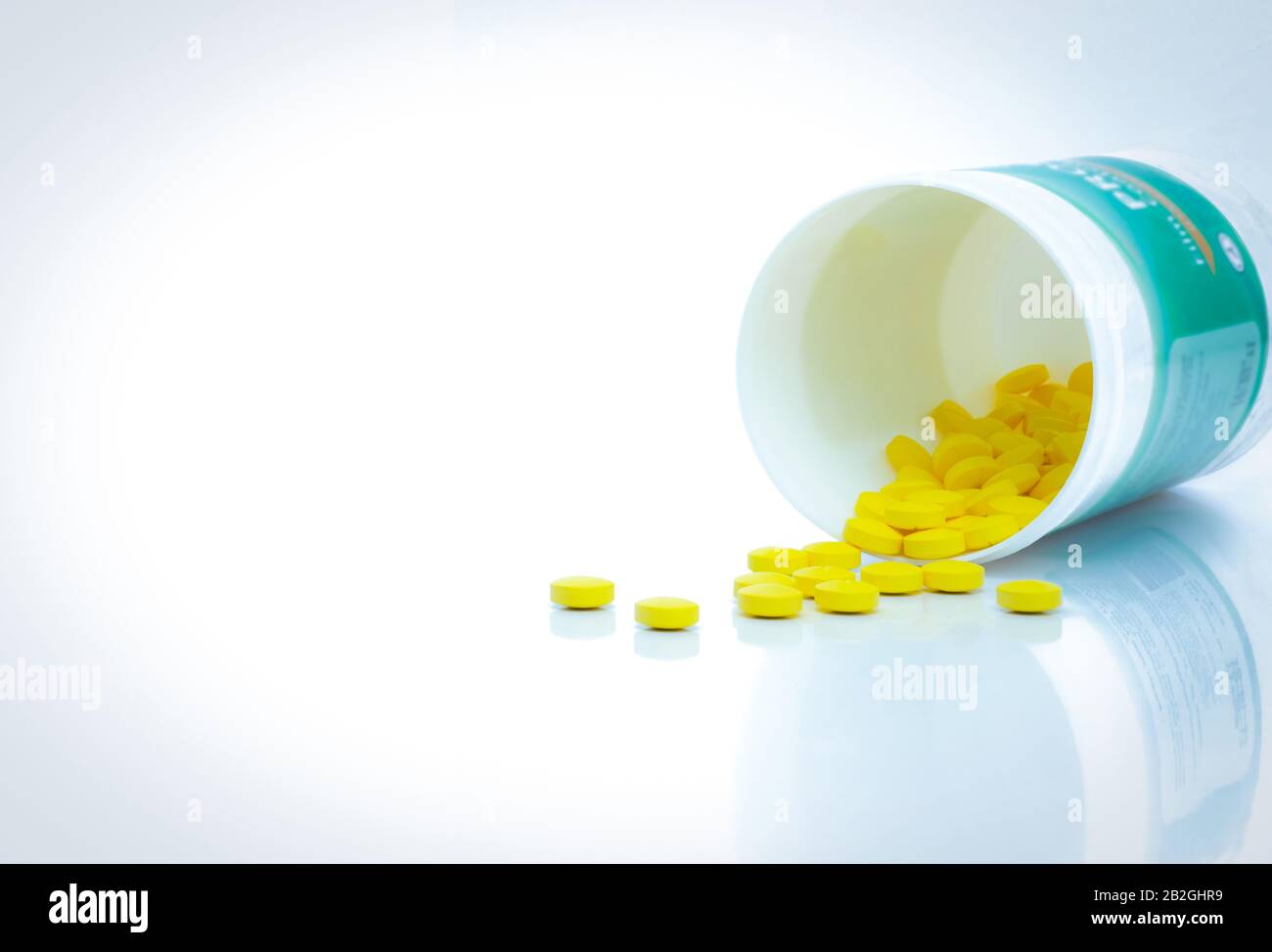 Download Yellow Pill Bottle High Resolution Stock Photography And Images Alamy PSD Mockup Templates