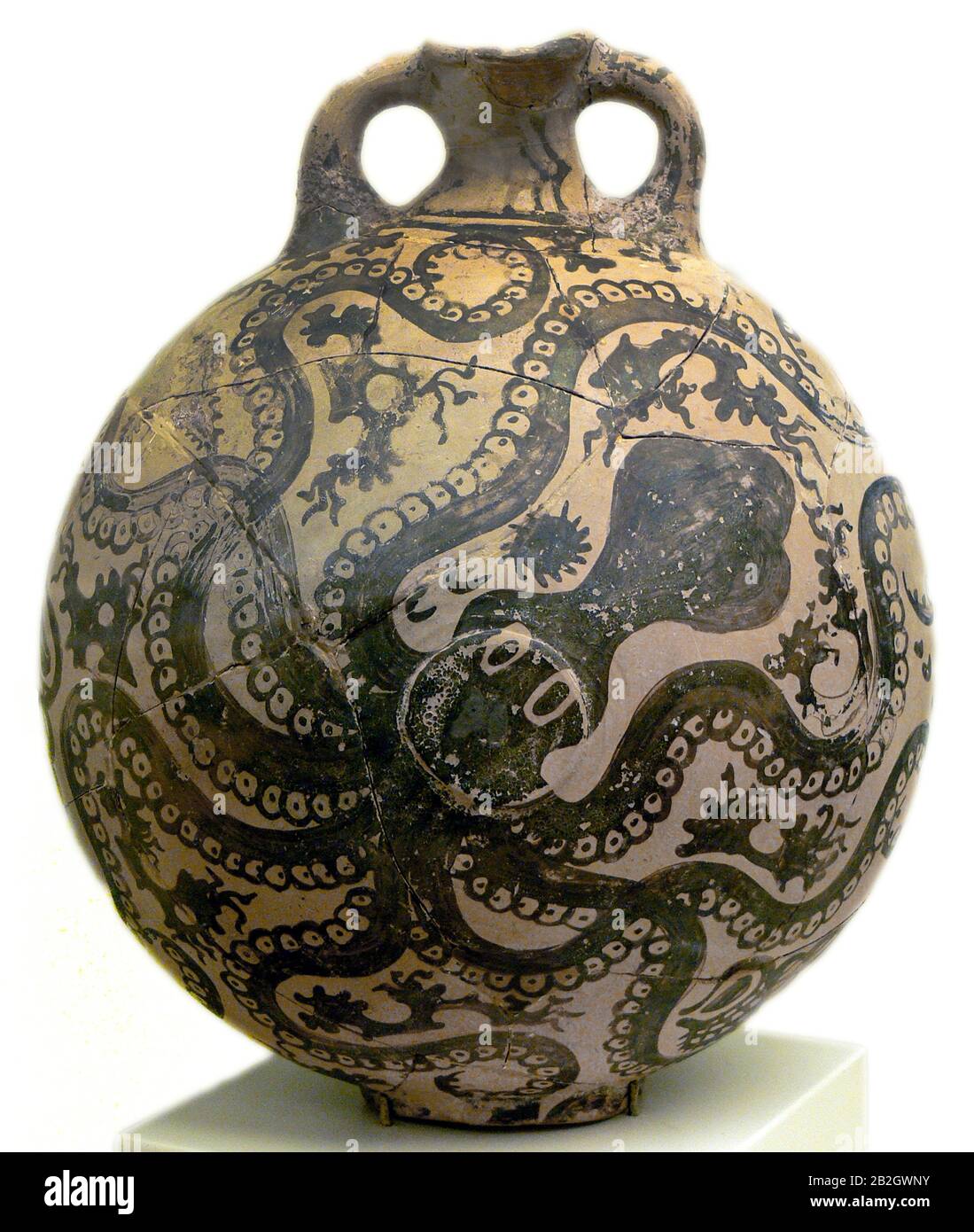 6610. Greek flask with octopus dating c. 1500 BC. Stock Photo
