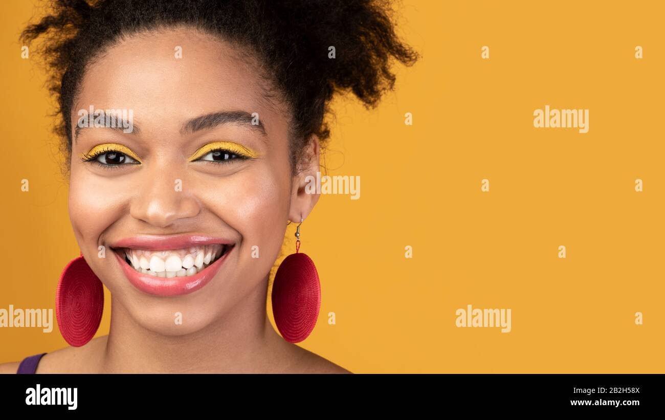 Portrait of cute black girl smiling at camera at studio Stock Photo - Alamy