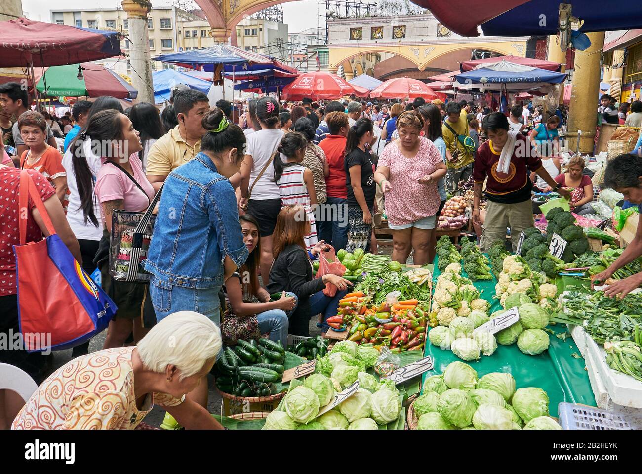 Manila, Philippines: Crowded weekly market next to the famous landmark Quiapo Church, with vegetables coming mostly from Baguio Stock Photo