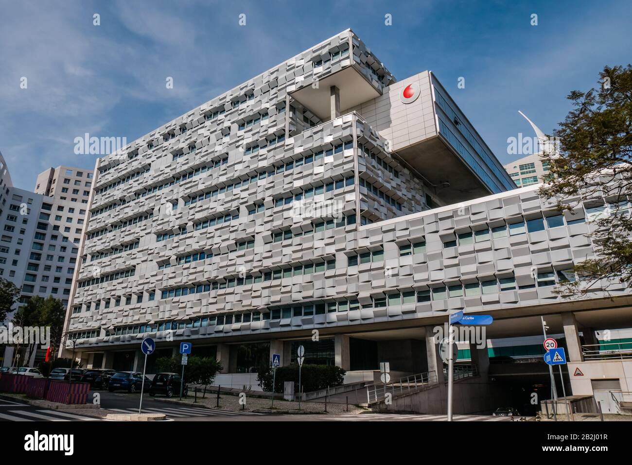 Vodafone Portugal head office located in the Parque das Naoces, designed by Alexandre Burmester