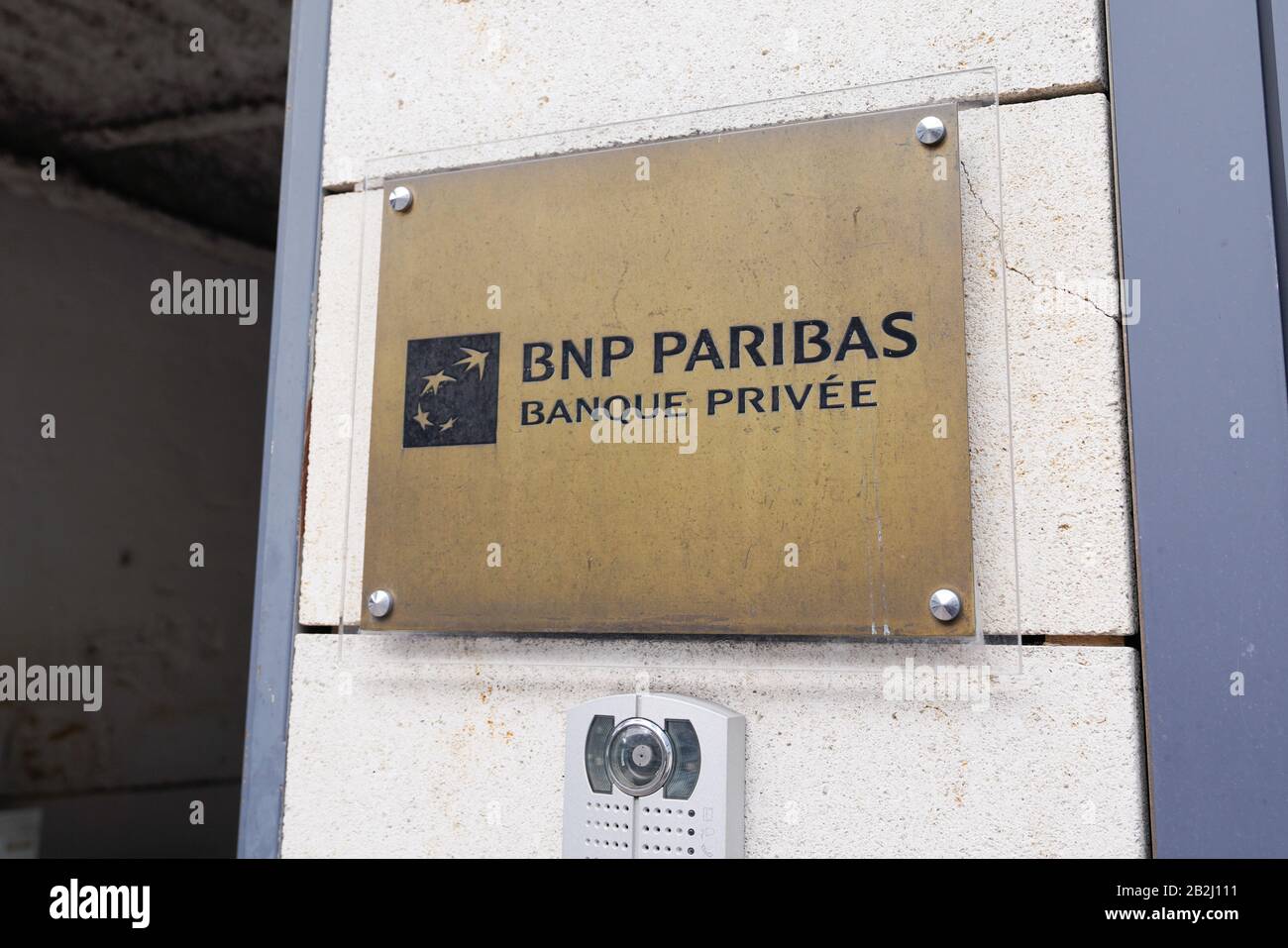 Bordeaux , Aquitaine / France 10 17 2019 Gold sign plaque entrance of BNP Paribas Banque