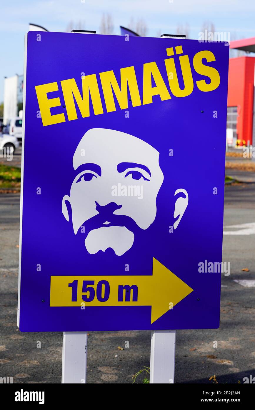 Emmaus charity shop france hires stock photography and images Alamy
