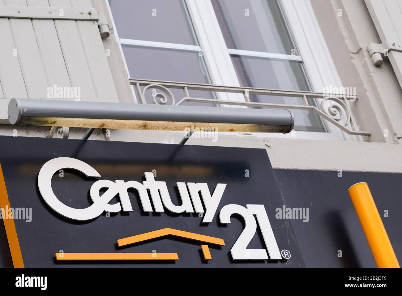 Bordeaux , Aquitaine / France - 02 20 2020 : century 21 brand sign logo office real estate us store broker company shop Stock Photo