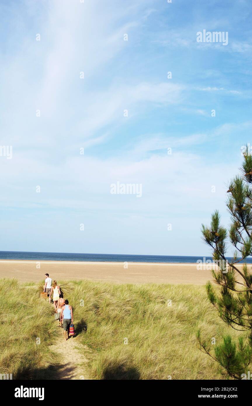 Family of four walking on beach hi-res stock photography and images - Alamy