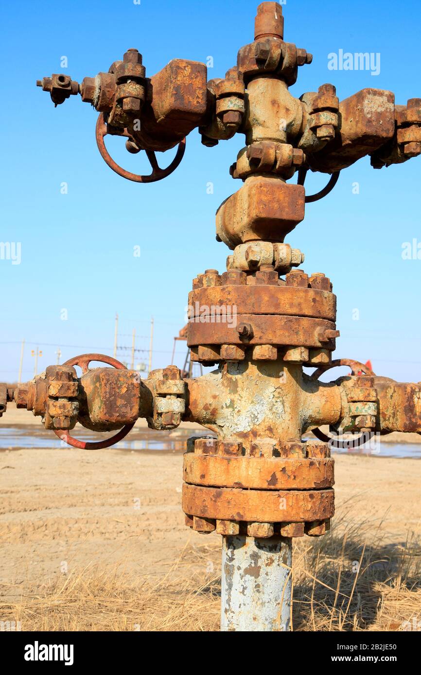 Oil field scene, oil pipelines and facilities Stock Photo Alamy