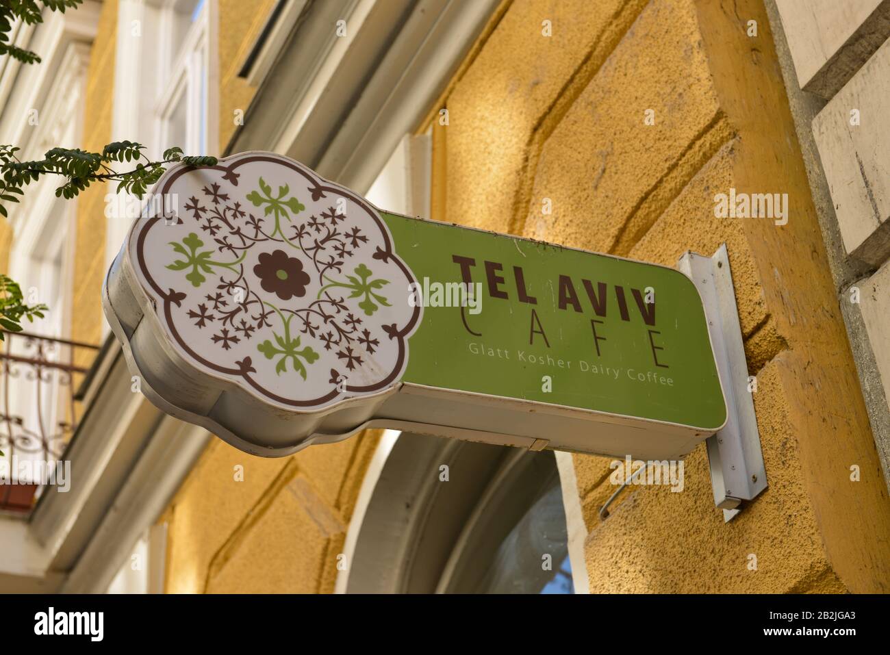 Tel Aviv Cafe, Kazinczy utca, Juedisches Viertel, Budapest, Ungarn Stock Photo