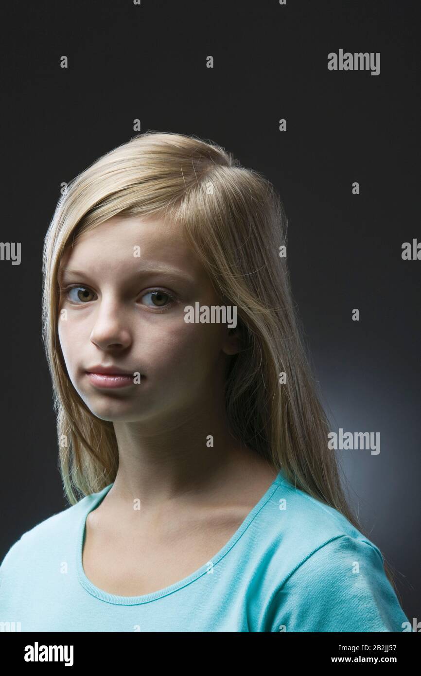 Teen girl long blonde hair hi-res stock photography and images - Alamy