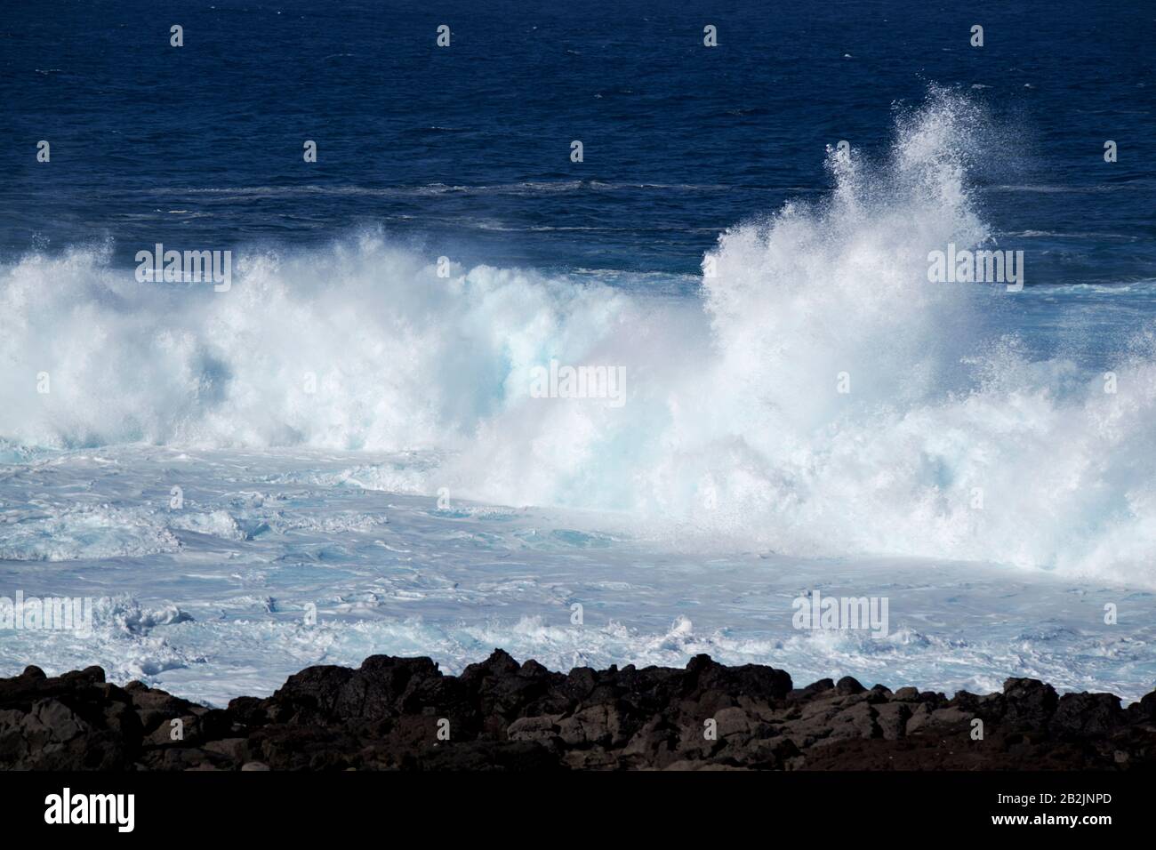 Dangerous sea rocks hi-res stock photography and images - Alamy