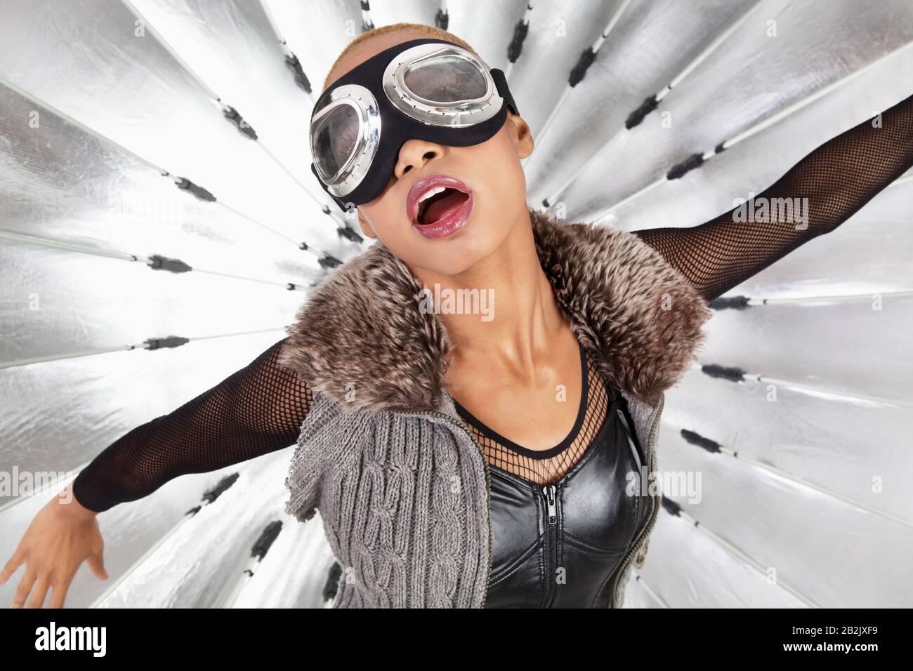 Pilot ??‍✈️ Streetwear ?️ Sunglasses ?️ Pilot Shield Fly Girl Sunglasses – Vidia main image 3