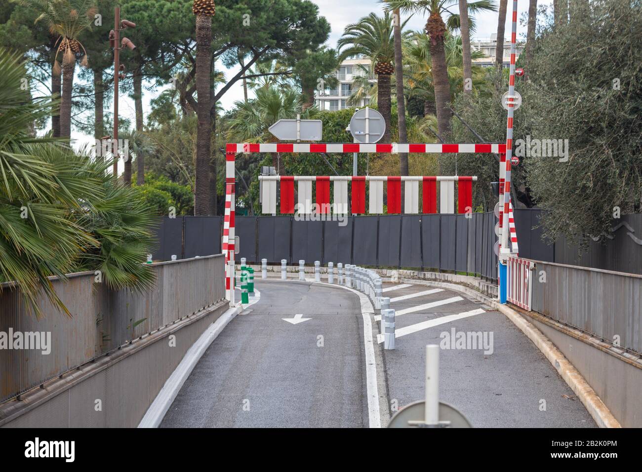 Height Restrictions Barrier at Parking Garage Entrance Stock Photo Alamy