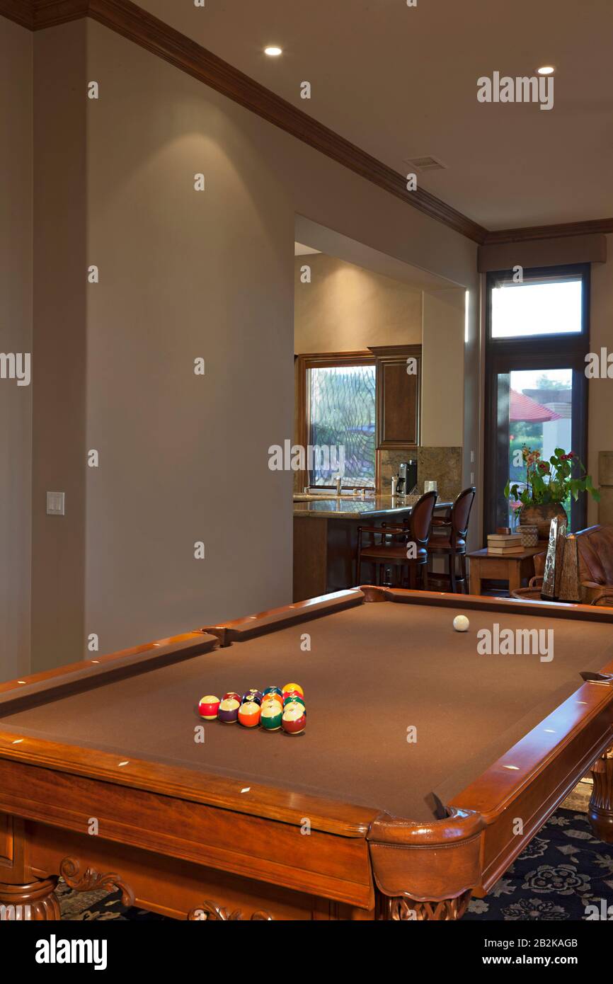 Billiard table dining table hires stock photography and images Alamy