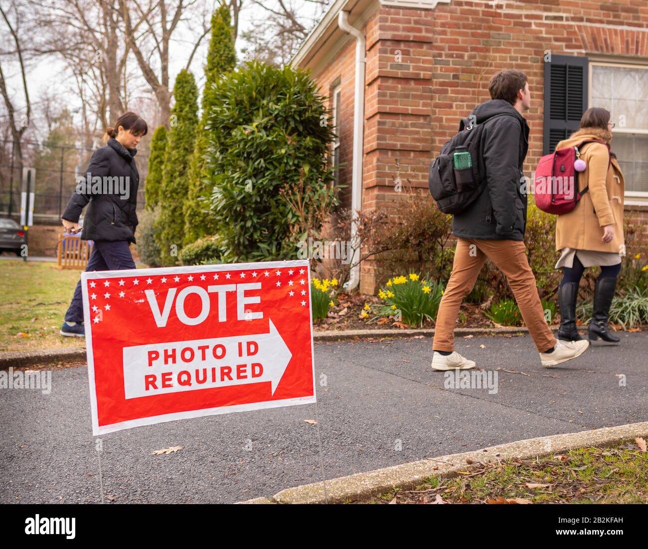 ARLINGTON, VIRGINIA, USA - MARCH 3, 2020: Democratic primary election voting, Lyon Village polling place. Photo ID sign. Stock Photo