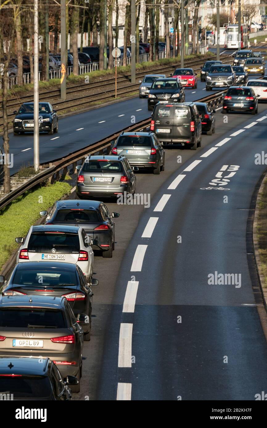 Environmental lane is only for buses, taxis, electric cars and bicycles
