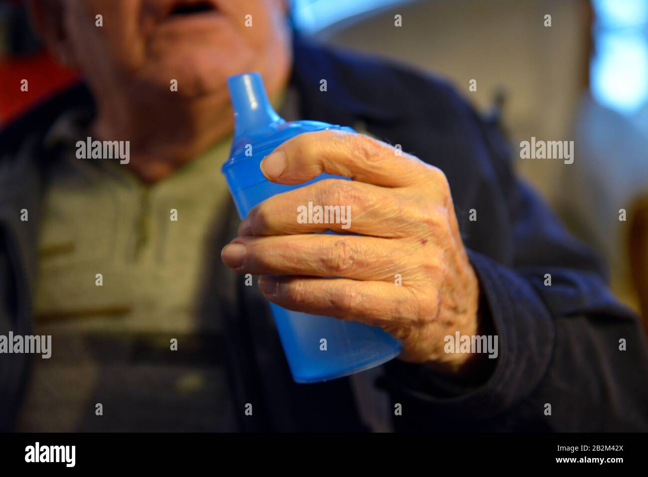 Alter Mann, Pflege, Krankheit Stock Photo