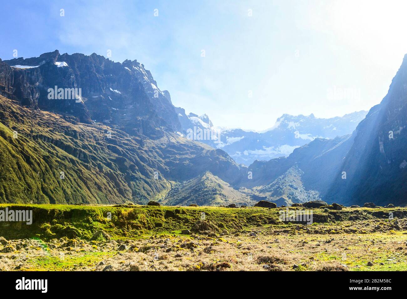 El Altar Volcano In Sangay National Park Ecuador The Green Cavity Lake Is The Resolution Of The Melt Stock Photo - Alamy