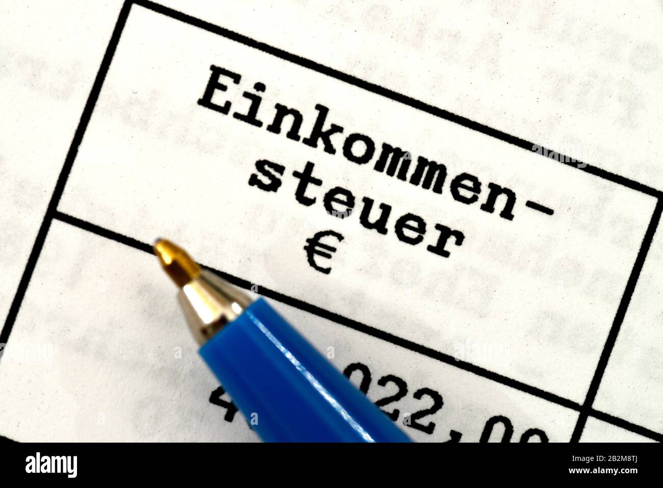 Bescheid Einkommensteuer Stock Photo