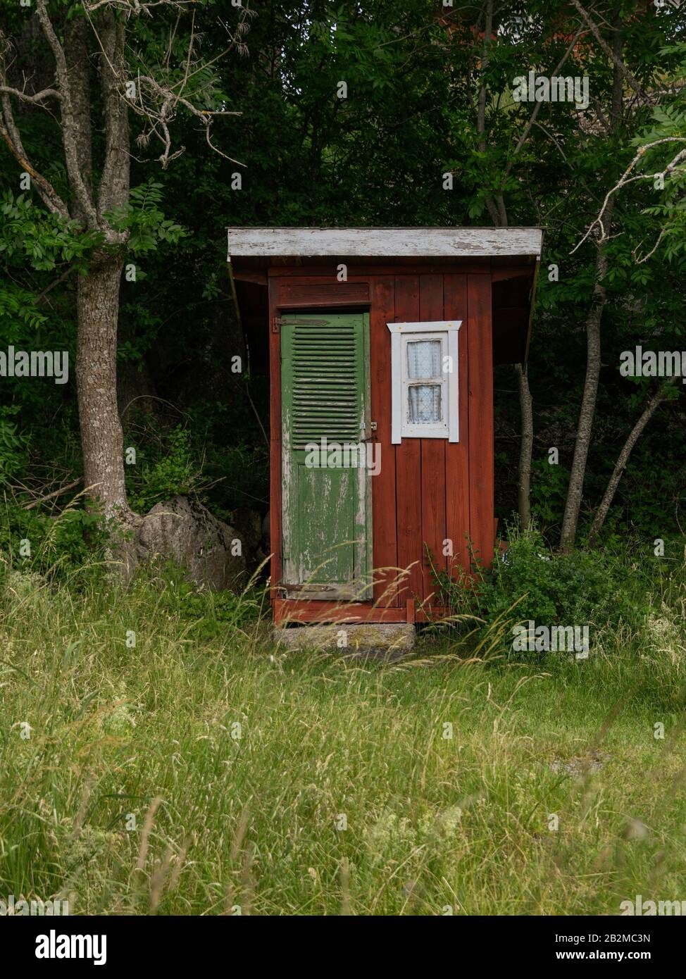 Small wooden outhouse on the island of Yxlan, Roslagen, Stockholm region, Sweden Stock Photo