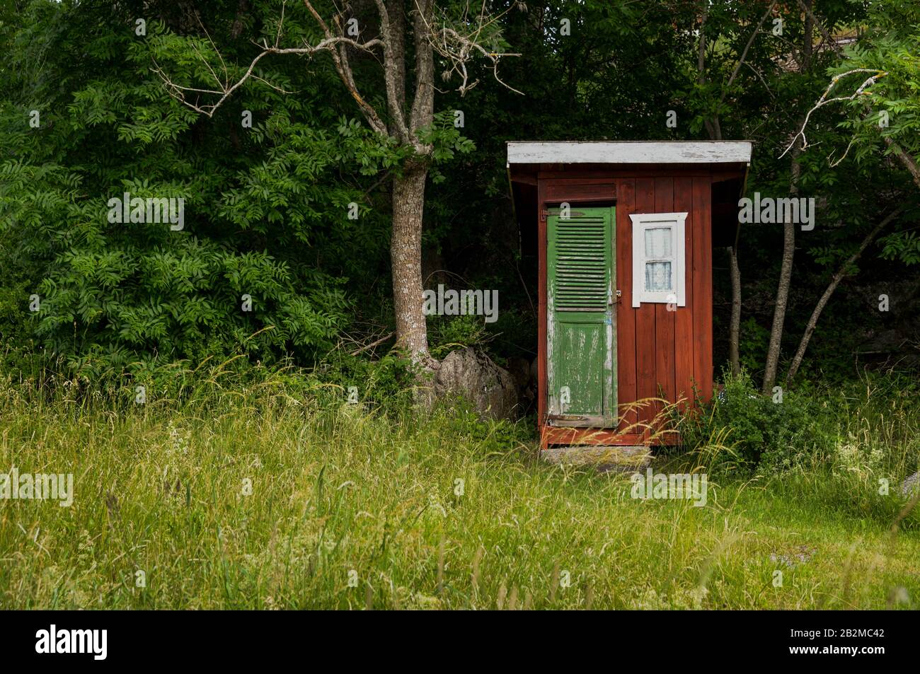 Small wooden outhouse on the island of Yxlan, Roslagen, Stockholm region, Sweden Stock Photo