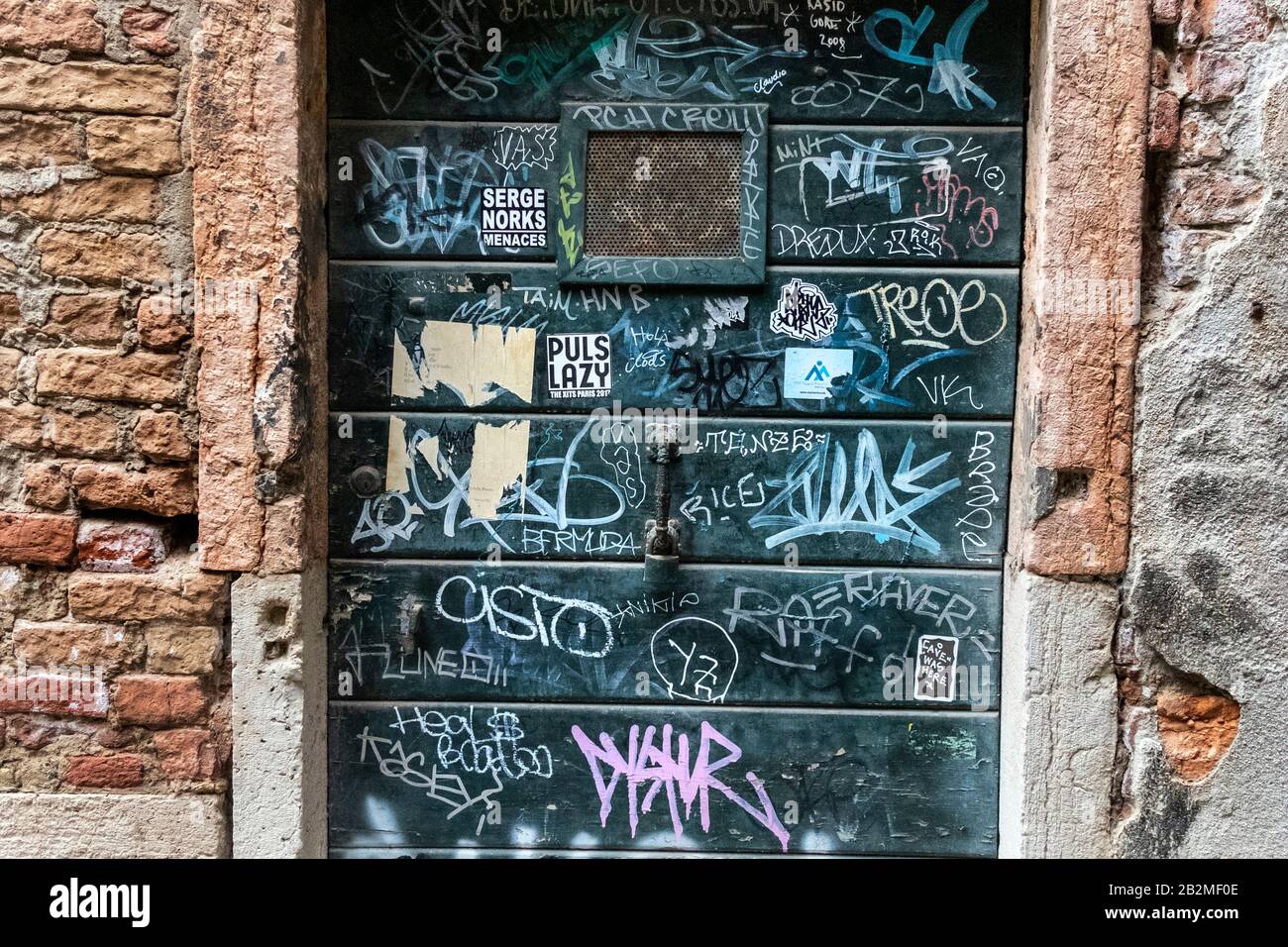 Graffiti on a door, Venice, Italy Stock Photo - Alamy