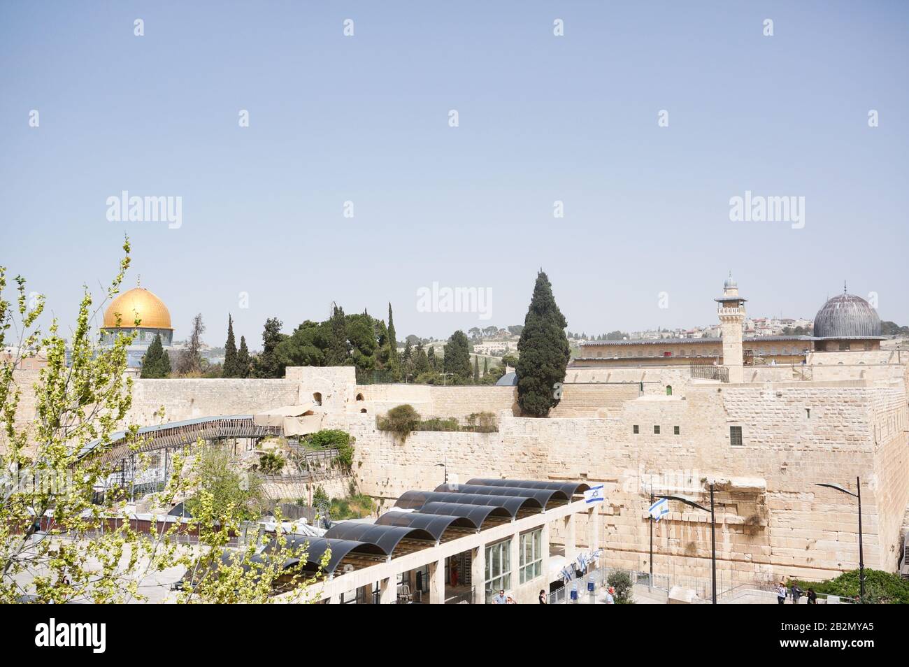 Holy place of Wailing wall and temple mount mosques Stock Photo Alamy