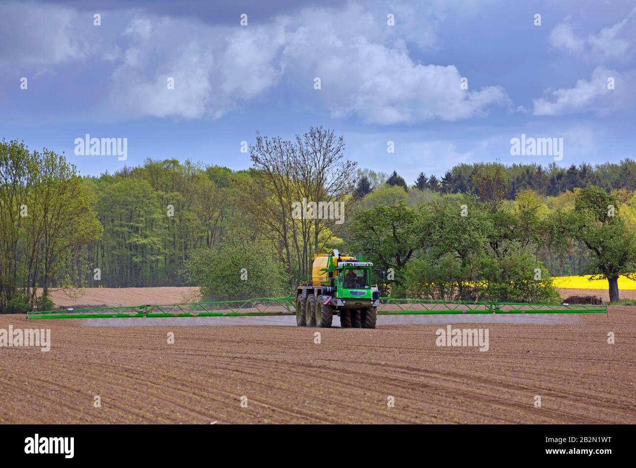 Herbicide field weed hi-res stock photography and images - Alamy