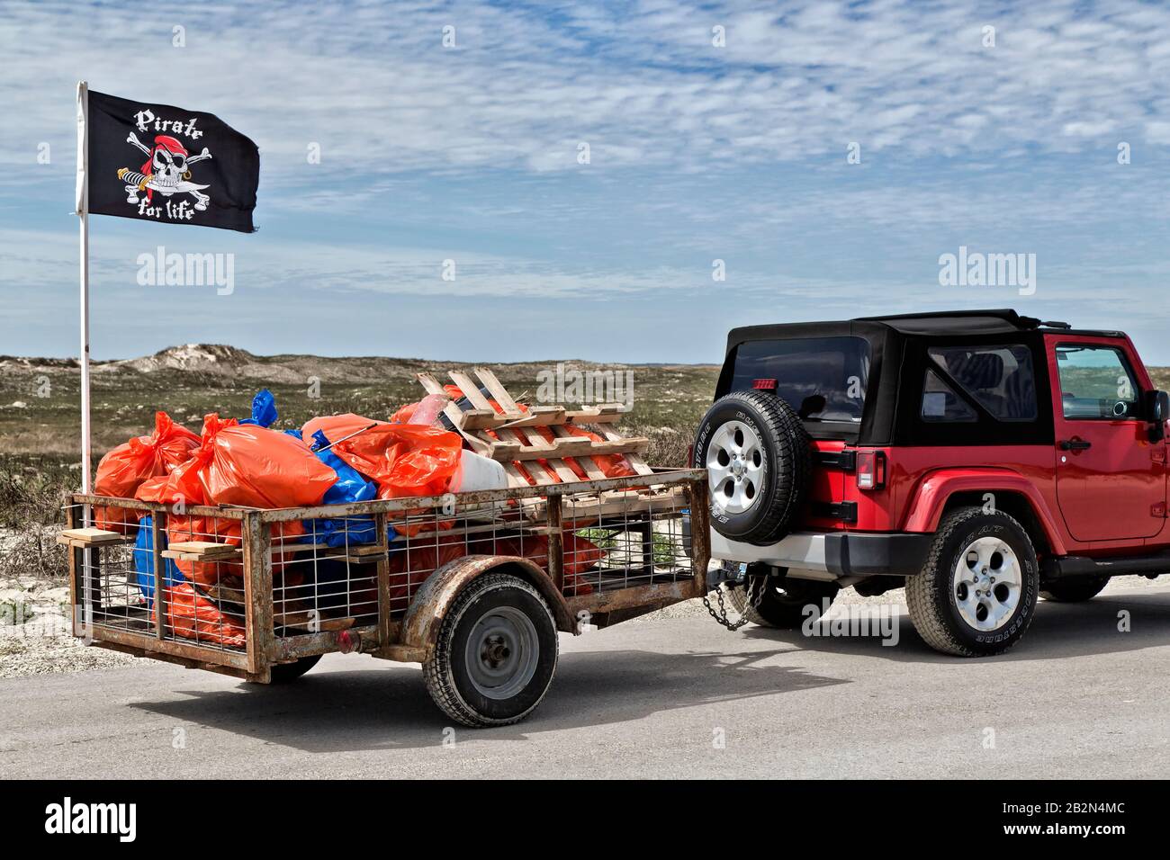 Padre Island National Seashore, Annual Billy Sandifer Big Shell Beach Cleanup 2020,  volunteers Jeep hauling collected shoreline trash. Stock Photo