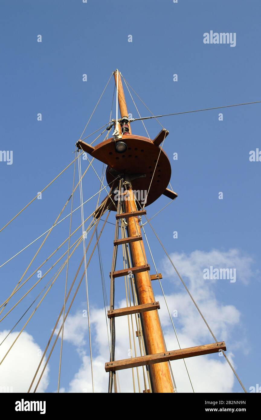 ship mast and rigging Stock Photo - Alamy