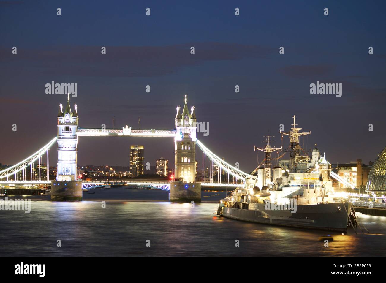 Draw tower bridge hi-res stock photography and images - Alamy