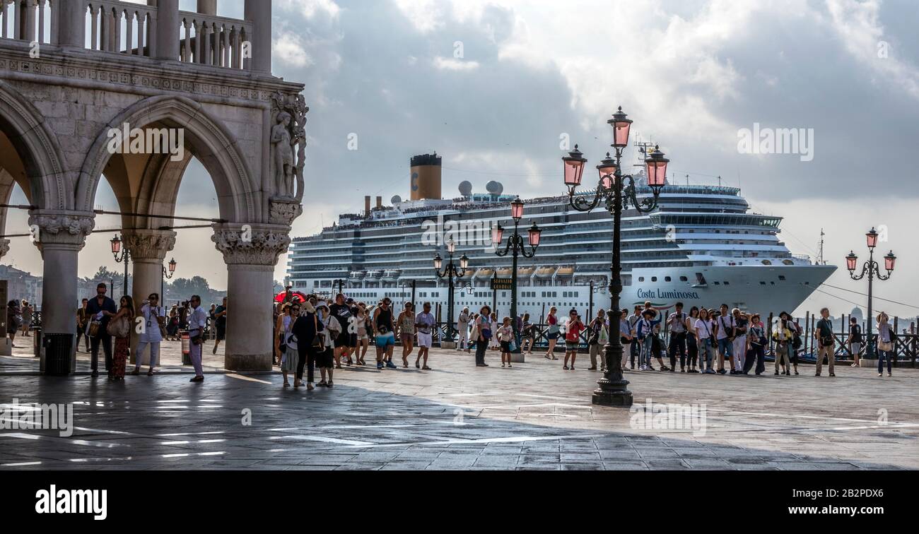 Tourists And The Daily Arrival Of The Early Morning Cruise Ship Into St Mark S Square Venice Italy Stock Photo Alamy