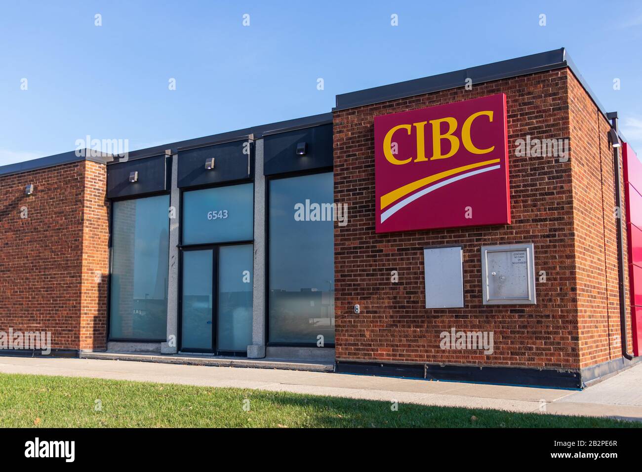 CIBC (Canadian Imperial Bank of Commerce) sign on the side of a bank branch in Toronto. Stock Photo